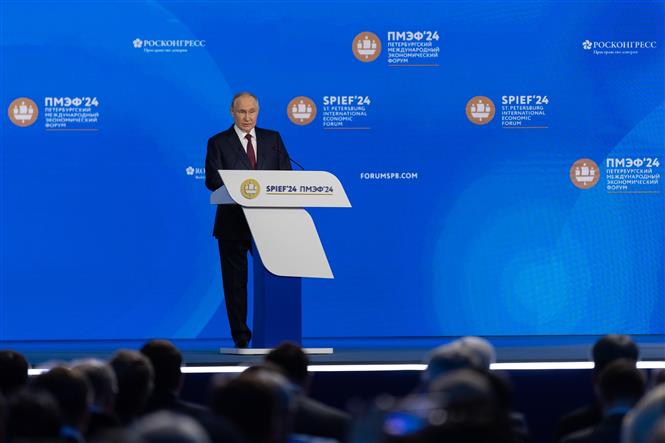 Tổng thống Nga Vladimir Putin phát biểu tại tại phiên toàn thể Diễn đàn Kinh tế Quốc tế St. Petersburg vào ngày 7-6-2024. Ảnh: THX/TTXVN