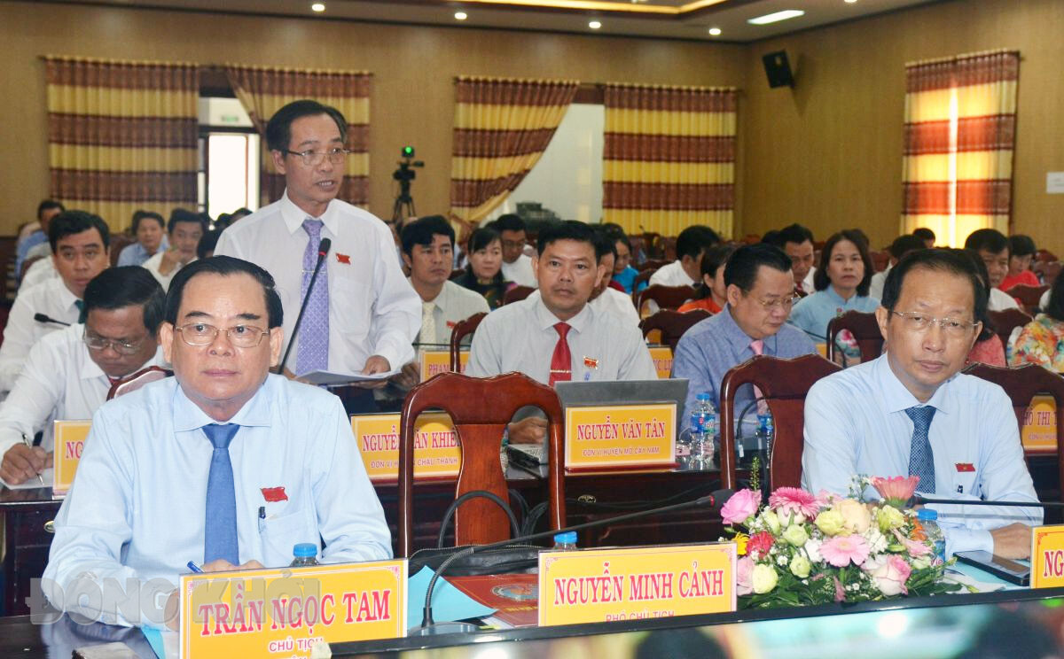 Đại biểu HĐND tỉnh chất vấn lãnh đạo các sở, ngành tỉnh