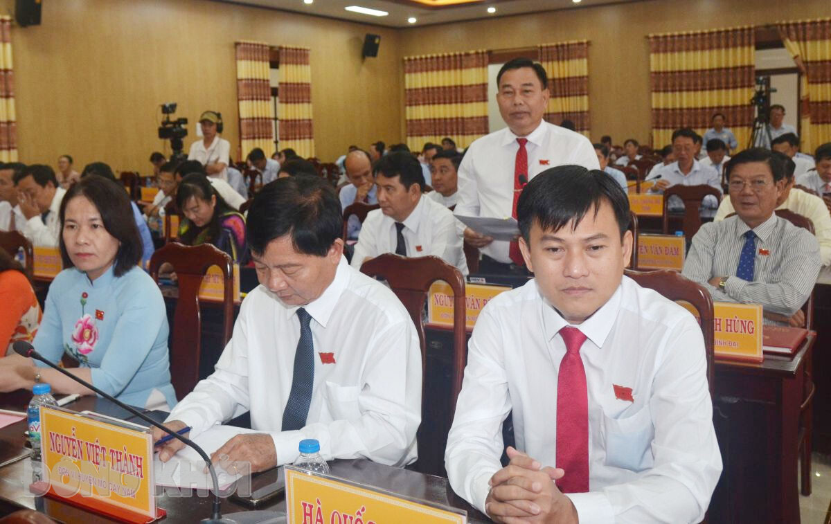 Đại biểu HĐND tỉnh chất vấn lãnh đạo các sở, ngành tỉnh