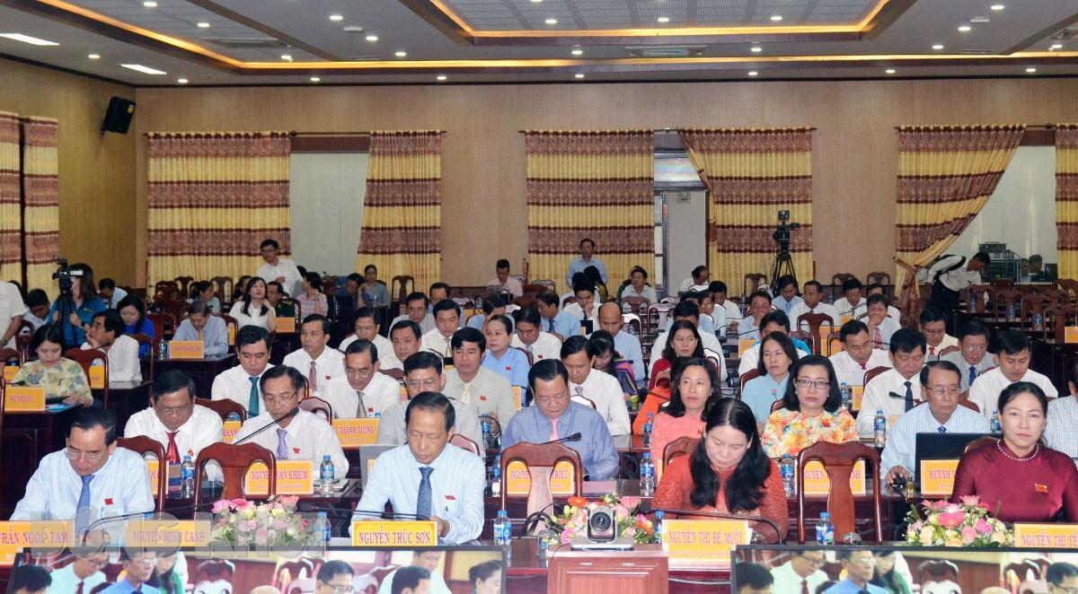 Đại biểu HĐND tỉnh chất vấn lãnh đạo các sở, ngành tỉnh