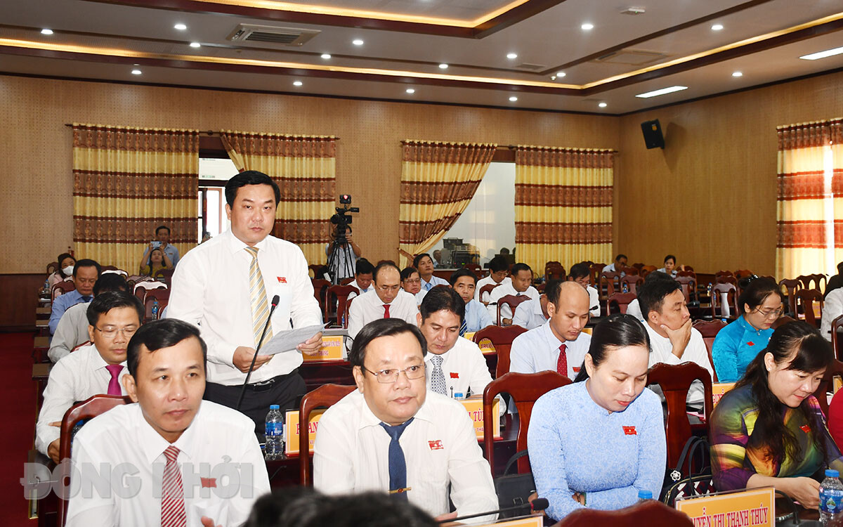 Đại biểu HĐND tỉnh chất vấn lãnh đạo các sở, ngành tỉnh