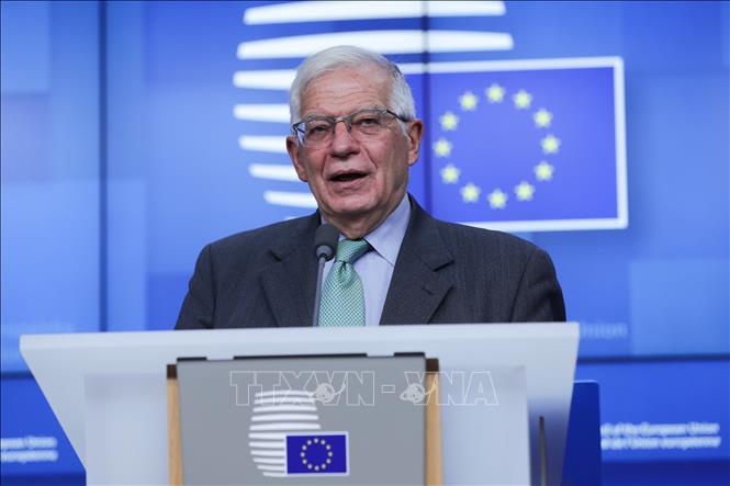 Đại diện cấp cao của EU về chính sách an ninh và đối ngoại Josep Borrell phát biểu họp báo tại Brussels, Bỉ. Ảnh: THX/TTXVN