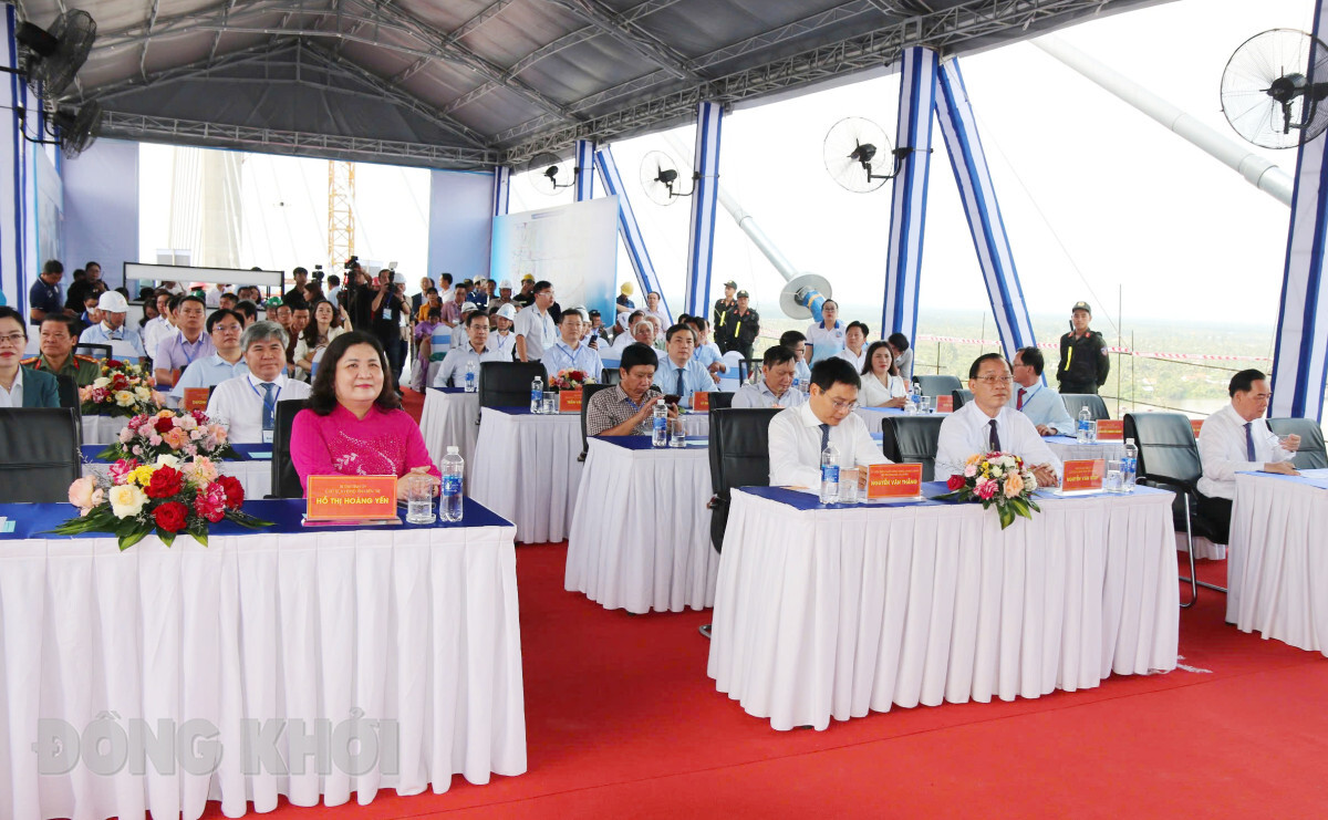 Hợp long cầu Rạch Miễu 2