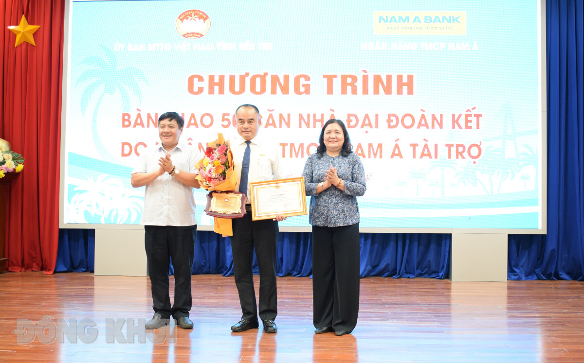 Bàn giao 50 căn nhà Đại đoàn kết do Ngân hàng TMCP Nam Á tài trợ