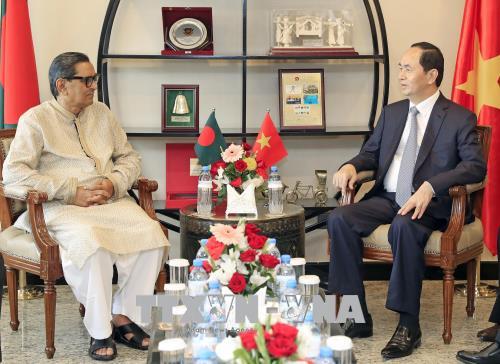 Hoạt động tiếp xúc song phương của Chủ tịch nước Trần Đại Quang tại Bangladesh Chủ tịch nước Trần Đại Quang tiếp Chủ tịch đảng Công nhân Bangladesh Rashed Khan Menon. Ảnh: Nhan Sáng/TTXVN