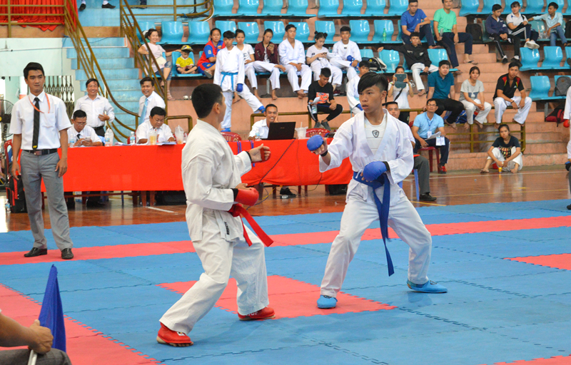 Vận động viên thi đấu môn karatedo Đại hội TDTT tỉnh.