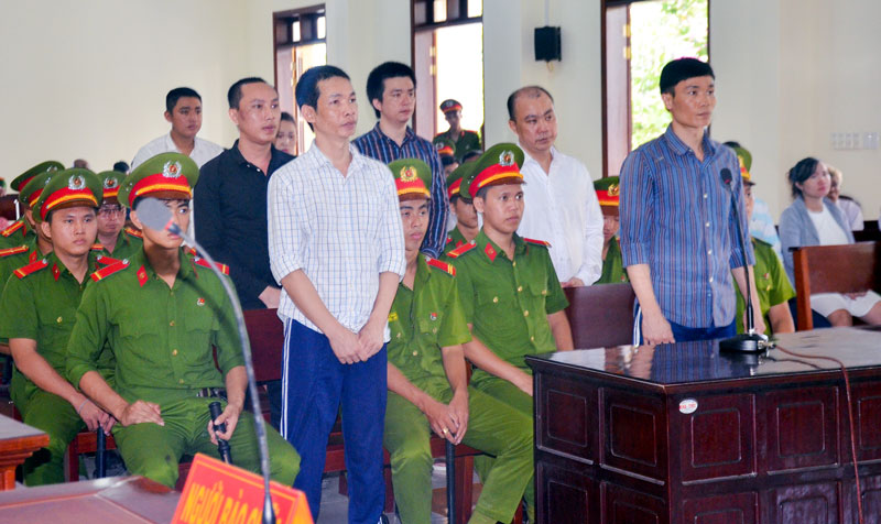 Xét xử vụ án giết người, tàng trữ, sử dụng trái phép vũ khí quân dụng Quang cảnh phiên tòa xét xử. Ảnh: Đăng Khoa