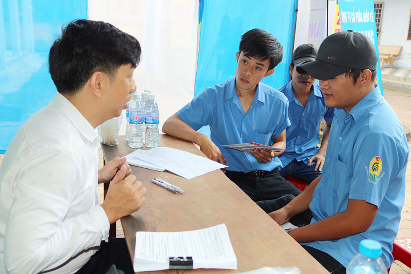 Nâng cao tay nghề, tác phong lao động hiện đại Tư vấn xuất khẩu lao động cho người lao động tại phiên giao dịch việc làm lần I-2018.