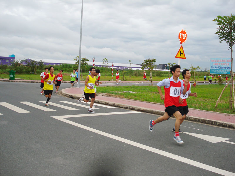 Công đoàn viên Công đoàn cơ sở Công ty TNHH May mặc Alliance One tham gia hội thao do công ty tổ chức.