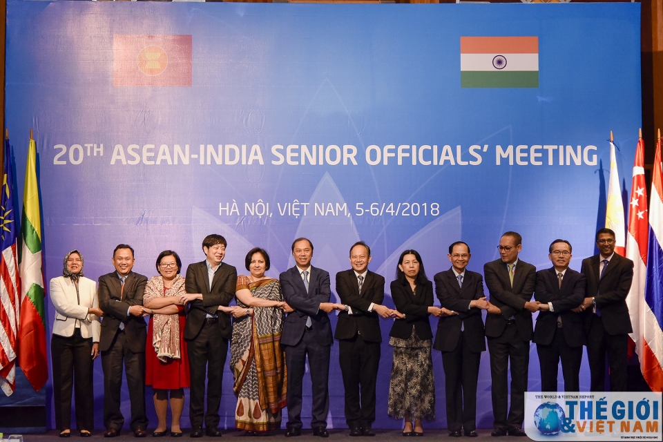 Các quan chức cấp cao ASEAN - Ấn Độ tại cuộc họp sáng 6-4-2018. 