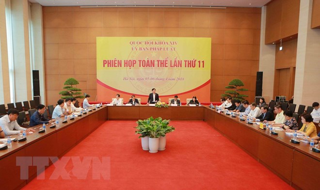 Đề nghị điều chỉnh Chương trình xây dựng luật, pháp lệnh năm 2018 Quang cảnh phiên họp. (Ảnh: Dương Giang/TTXVN)
