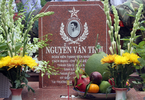 Phần mộ liệt sĩ Nguyễn Văn Trỗi tại Nghĩa trang liệt sĩ TP. Hồ Chí Minh. Ảnh: Mạnh Tùng
