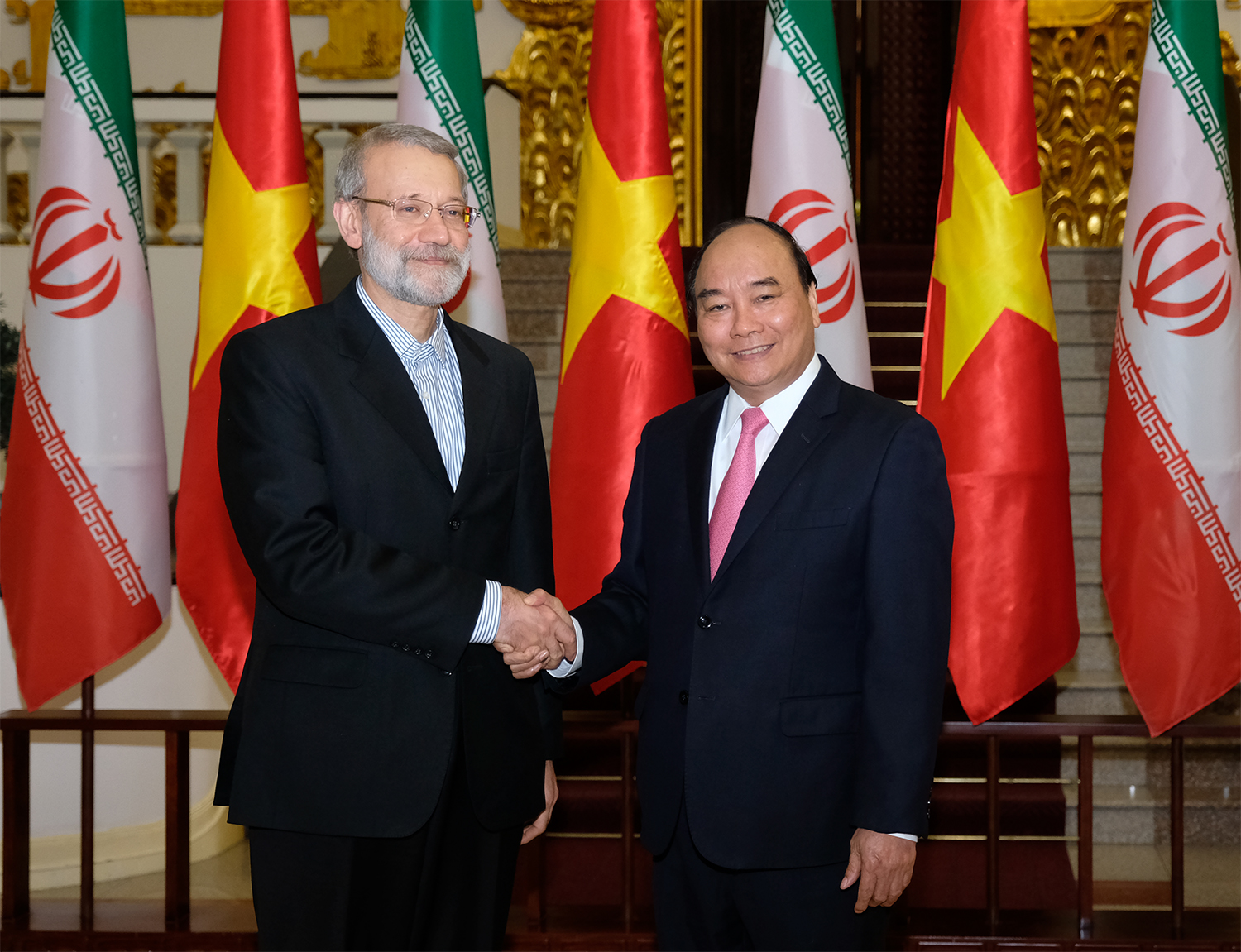 Thủ tướng Nguyễn Xuân Phúc tiếp Chủ tịch Quốc hội Iran Thủ tướng Nguyễn Xuân Phúc và Chủ tịch Quốc hội Iran Ali Ardeshir Larijani. Ảnh: VGP/Quang Hiếu