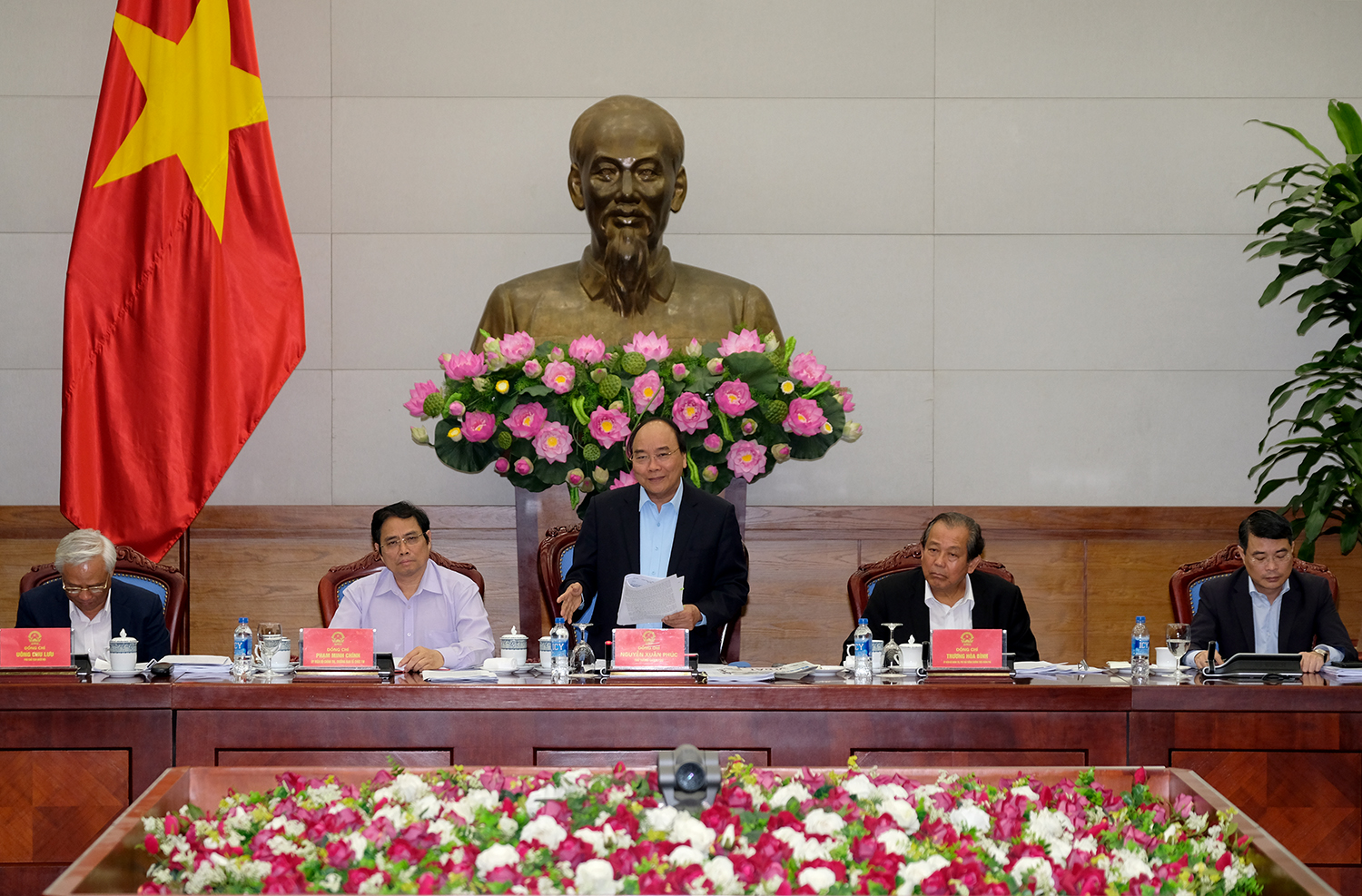 Mạnh dạn xây dựng một thể chế đột phá, tạo động lực phát triển Thủ tướng Nguyễn Xuân Phúc phát biểu tại phiên họp - Ảnh: VGP/Quang Hiếu