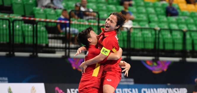 Tuyển futsal nữ Việt Nam thắng trận mở màn giải châu Á 2018 Niềm vui chiến thắng của đội tuyển futsal nữ VN. Ảnh: AFC