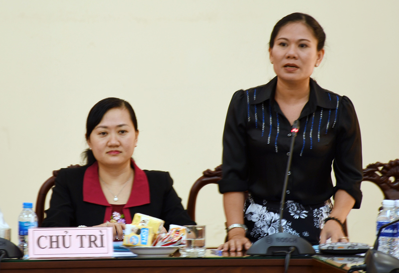 Tình trạng ly hôn ngày càng gia tăng Bà Trần Thị Kiều Tôn - Phó giám đốc Sở Văn hóa, Thể thao và Du lịch phát biểu tại buổi tọa đàm bàn giải pháp hạn chế tình trạng ly hôn do Hội Liên hiệp Phụ nữ tỉnh tổ chức. Ảnh: T. Huyền
