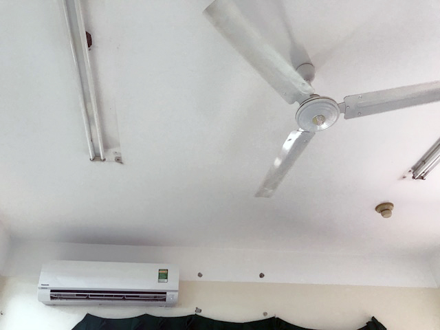 Cần tiết kiệm điện trong mùa nắng nóng Nắng nóng, việc sử dụng máy điều hòa nhiệt độ và các thiết bị làm mát tăng cao.