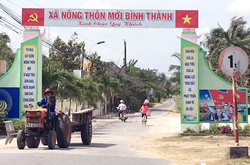 Nhờ cán bộ gần dân, bám sát cơ sở nên xã Bình Thành (Giồng Trôm) đã nhanh chóng hoàn thành các tiêu chí xây dựng nông thôn mới.