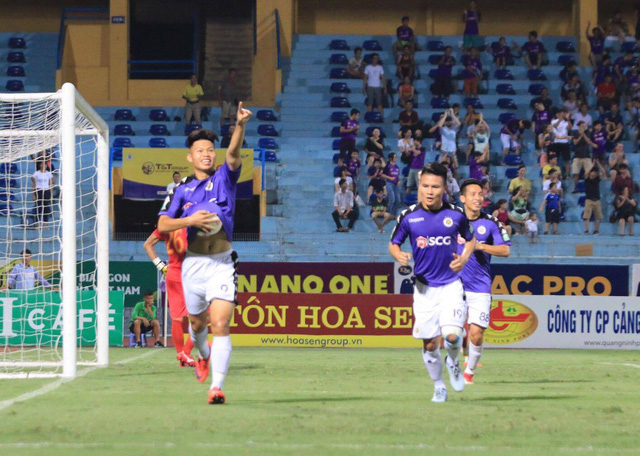 Các cầu thủ Hà Nội ăn mừng bàn thắng vào lưới Sanna Khánh Hòa.