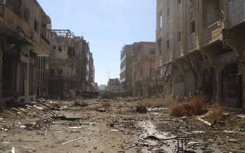 Thành phố Deraa tan hoang sau các cuộc giao tranh. Ảnh: Reuters