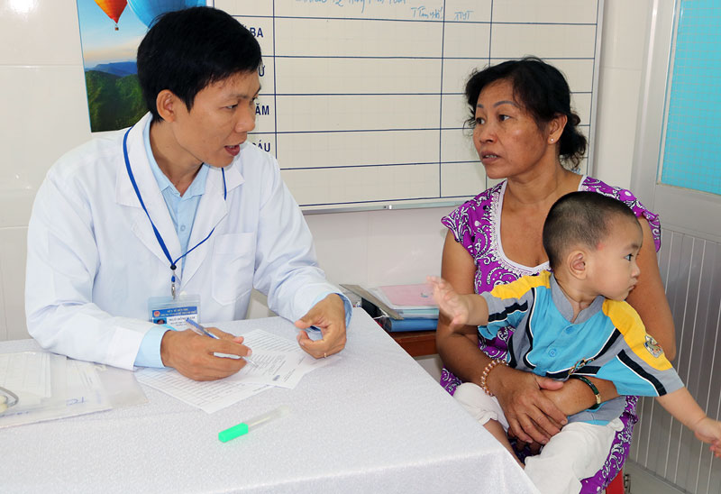Quan tâm tiêm ngừa vắc-xin phòng bệnh.