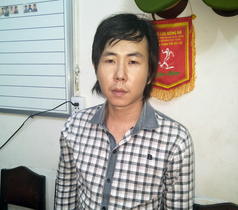 Bắt đối tượng tàng trữ trái phép chất ma túy Đối tượng Trần Quốc Huy. Ảnh: Quang Duy