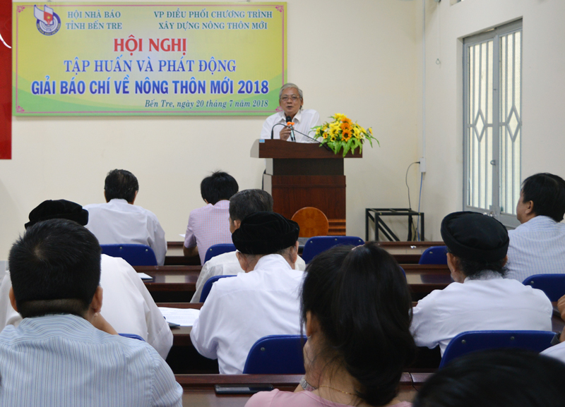 Phát động Giải báo chí viết về nông thôn mới Hội nghị đã thông tin nhiều vấn đề về tình hình xây dựng NTM của tỉnh ta hiện nay. Ảnh: A. Nguyệt