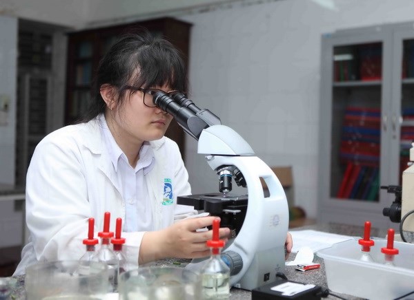 Đoàn Việt Nam giành 3 Huy chương Vàng Olympic Sinh học quốc tế Nguyễn Phương Thảo, học sinh lớp 12, Trường THPT chuyên Khoa học Tự nhiên, Đại học Quốc gia Hà Nội đoạt huy chương Vàng. (Ảnh: Quý Trung/TTXVN)