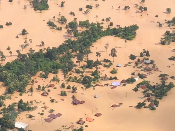 Cảnh ngập lụt sau khi đập thủy điện ở tỉnh Attapeu, Lào bị vỡ ngày 24-7-2018. Ảnh: (Nguồn: THX/TTXVN)