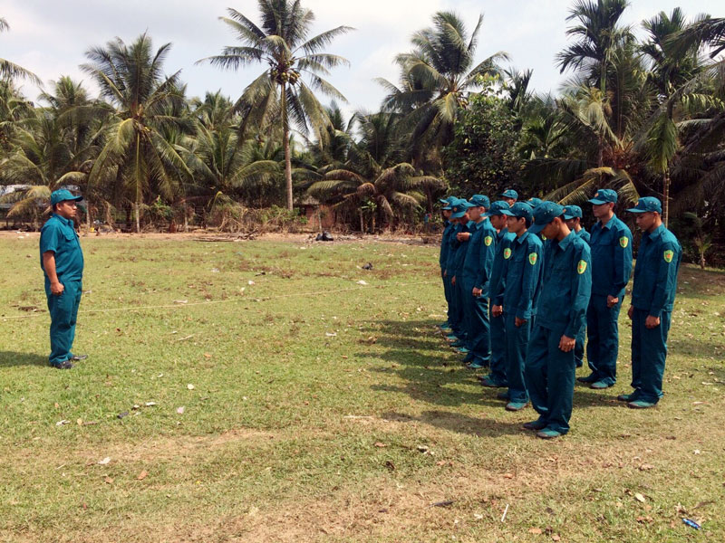 Ban Chỉ huy Quân sự xã Tân Thành Bình: Nâng cao chất lượng công tác huấn luyện Cán bộ huấn luyện của xã Tân Thành Bình duy trì giờ học trên thao trường.