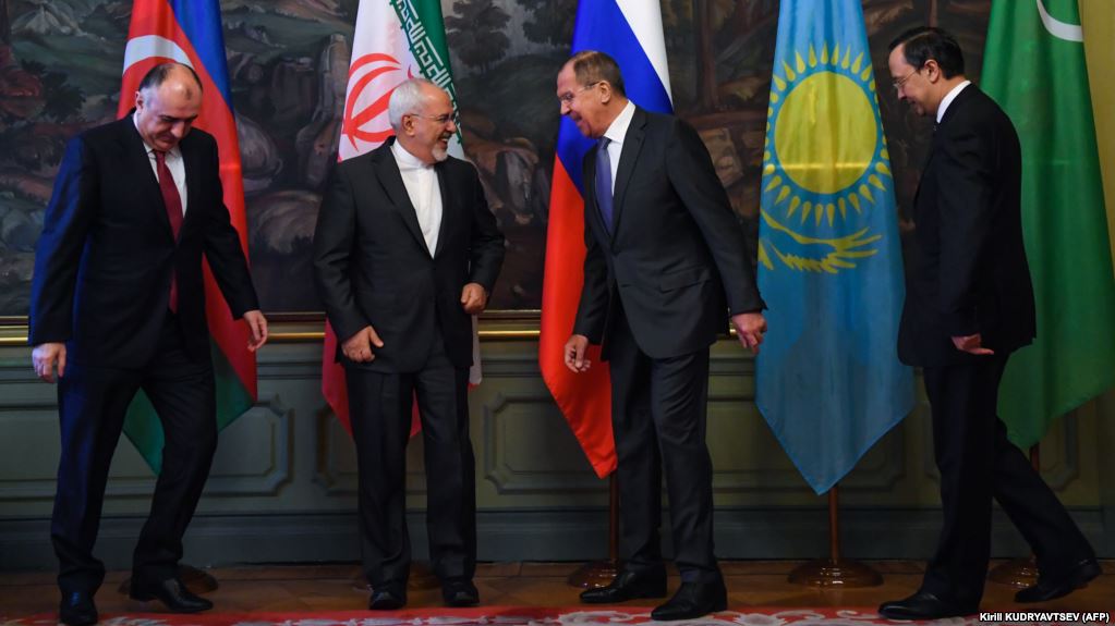 Ngoại trưởng Nga Sergei Lavrov (thứ hai từ phải sang),  Ngoại trưởng Iran Mohammad Javad Zarif (thứ hai từ trái qua), Ngoại trưởng Elmar Mammadyarov của Azerbaijan (bên trái) và Ngoại trưởng Kairat Abdrakhmanov của Kazakhstan.Ảnh: rferl.org