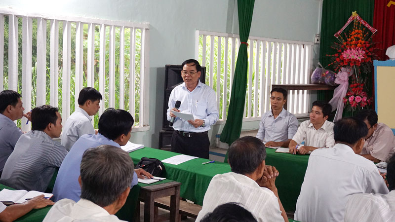 Phó bí thư Tỉnh ủy Trần Ngọc Tam dự họp định kỳ ở chi bộ cơ sở Phó bí thư Tỉnh ủy Trần Ngọc Tam phát biểu góp ý Chi bộ ấp Thanh Nam. Ảnh: Q.Hùng
