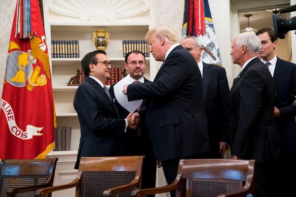 Mỹ và Mexico đã đạt được thỏa thuận sơ bộ trong đàm phán sửa đổi NAFTA. (Nguồn: The World News)