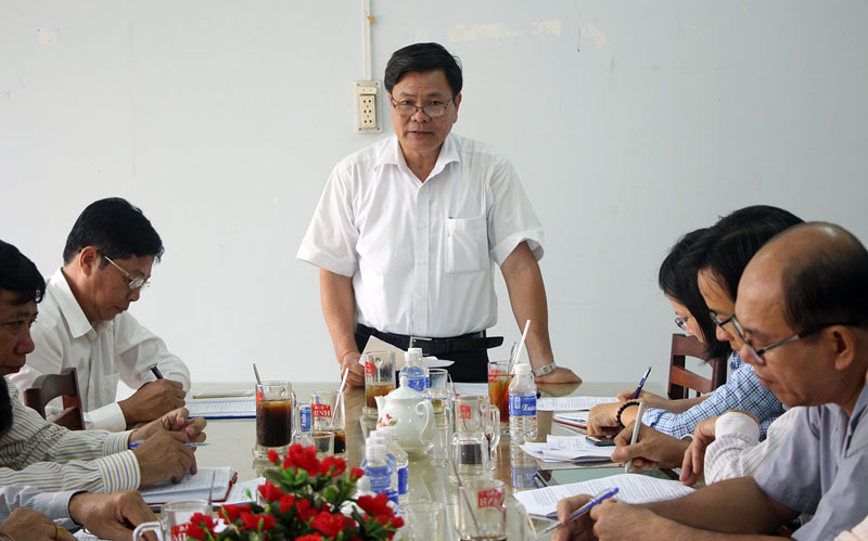Phó chủ tịch UBND tỉnh Nguyễn Hữu tại buổi kiểm tra. Ảnh: Trí Đức