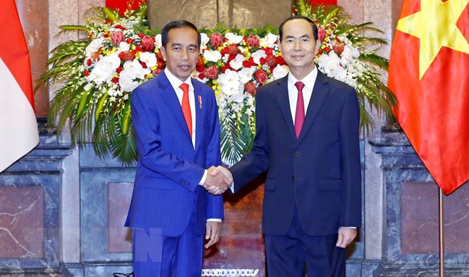 Chủ tịch nước Trần Đại Quang và Tổng thống Indonesia Joko Widodo tại lễ đón. Ảnh: Nhan Sáng/TTXVN