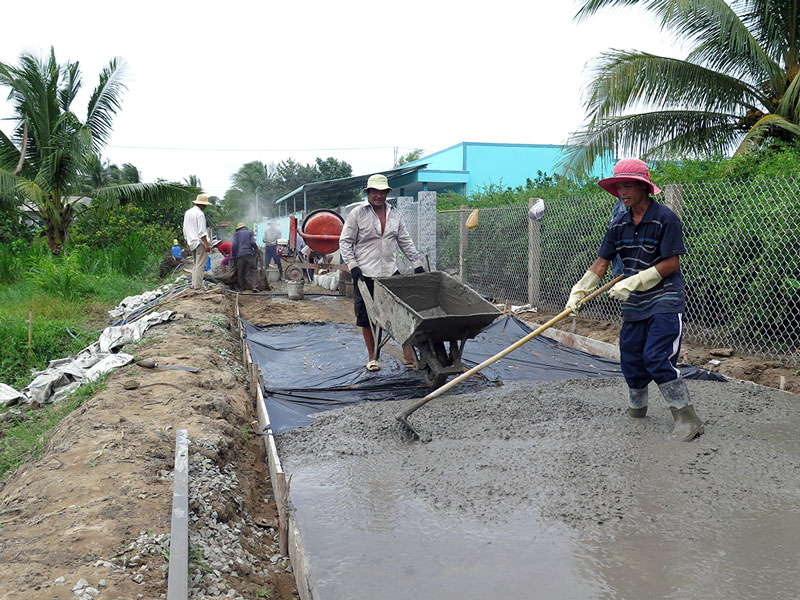 Người dân xã Sơn Đông, TP. Bến Tre tích cực hưởng ứng xây dựng GTNT.