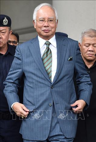 Cựu Thủ tướng Malaysia Najib Razak rời phiên tòa ở Kuala Lumpur ngày 8-8-2018. Ảnh: AFP/TTXVN