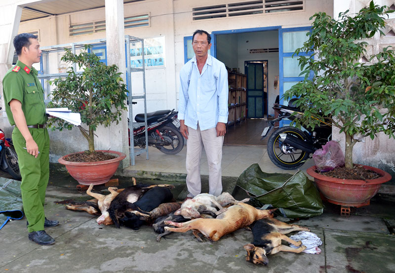 Đối tượng Từ Văn Thuận và tang vật.