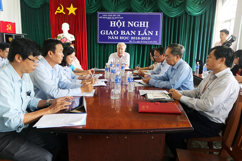 Giám đốc Sở GD&ĐT Lê Ngọc Bữu chủ trị hội nghị họp giao ban lần 1 năm học 2018-2019. Ảnh: Phan Hân
