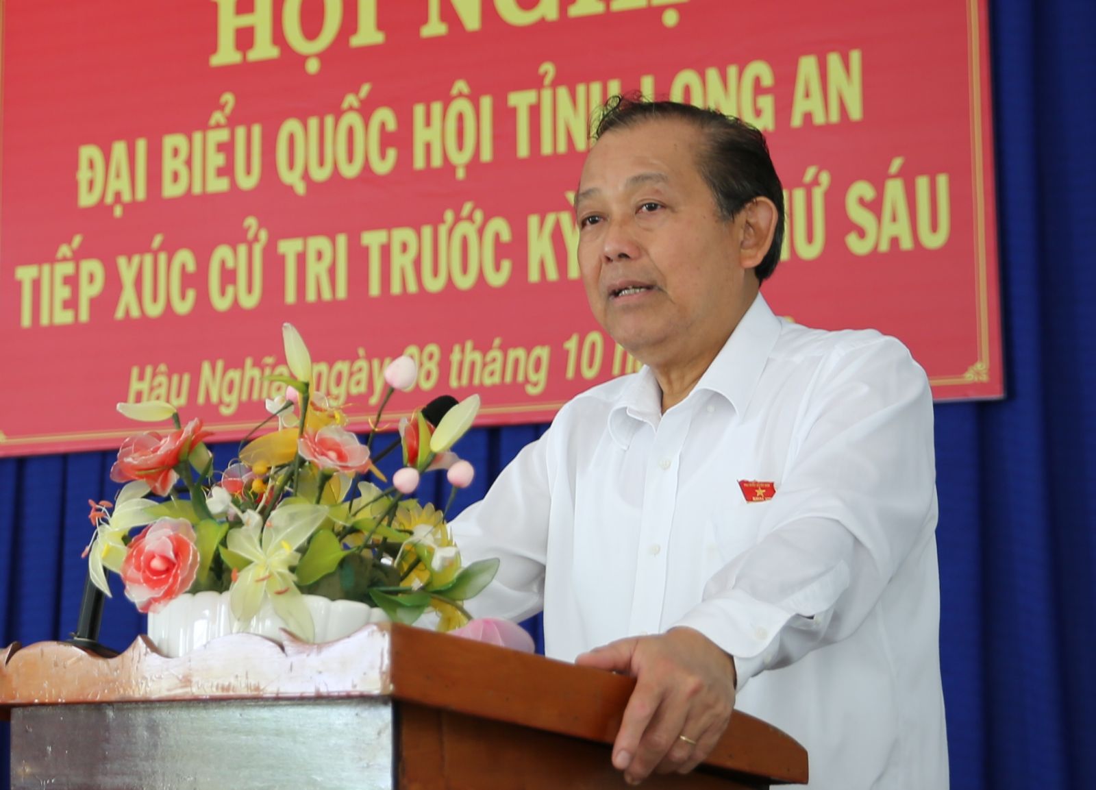 Phó thủ tướng Thường trực Chính phủ Trương Hòa Bình phát biểu tại buổi tiếp xúc cử tri huyện Đức Hòa.