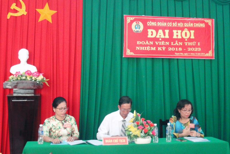 Đại hội Đoàn viên CĐCS Hội quần chúng huyện Thạnh Phú Các đồng chí chủ trì Đại hội. Ảnh: CTV