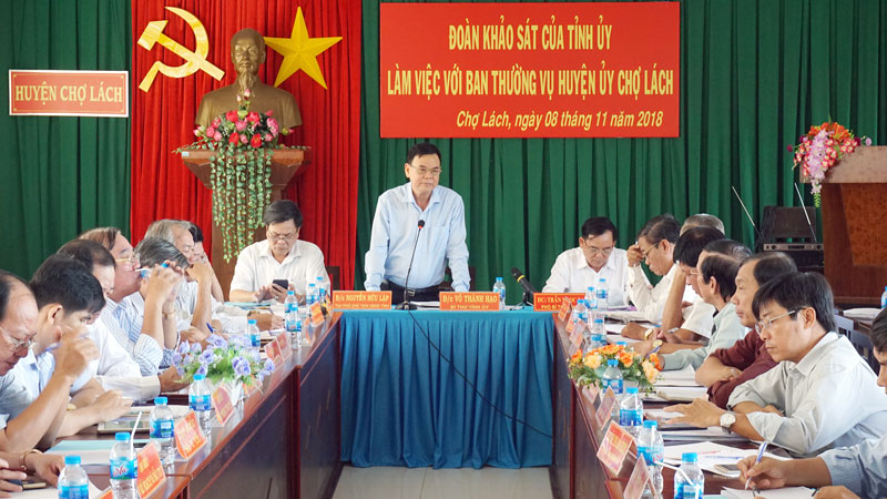 Bí thư Tỉnh ủy Võ Thành Hạo phát biểu tại buổi làm việc với Ban Thường vụ Huyện ủy Chợ Lách. Ảnh: Q.Hùng