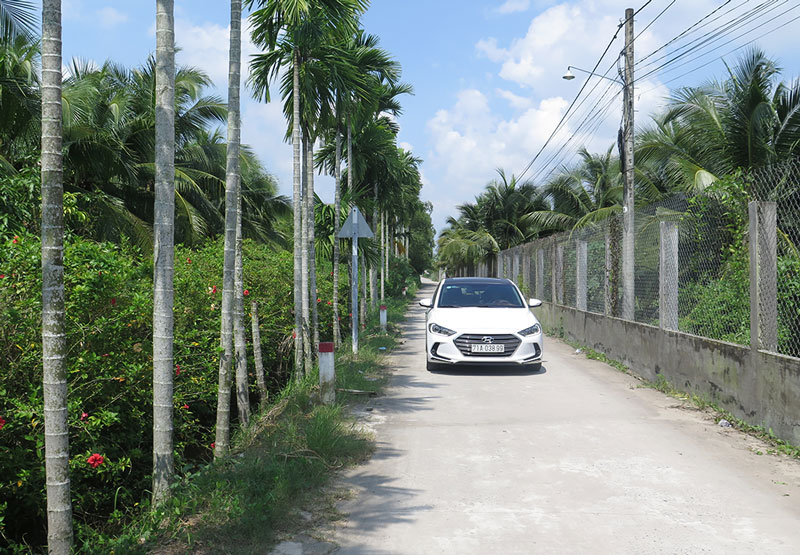 Một tuyến đường nội thị trên địa bàn TP. Bến Tre được mở rộng thông thoáng, ô tô đi lại dễ dàng.