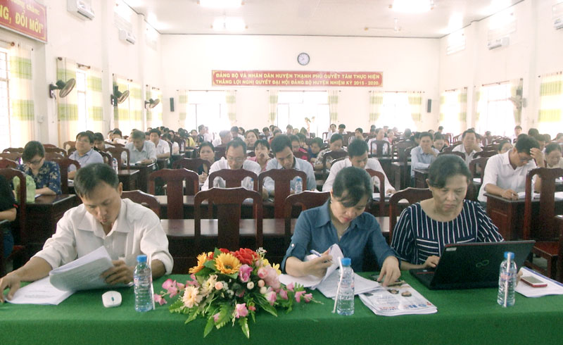Triển khai Nghị định số 146 của Chính phủ tại Thạnh Phú Đại biểu dự hội nghị. Ảnh: Văn Minh
