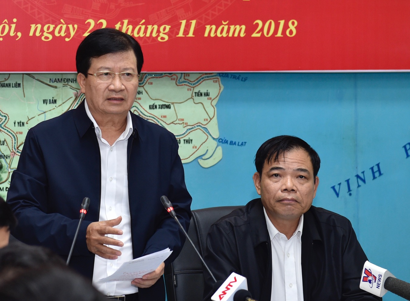 Phó thủ tướng Trịnh Đình Dũng phát biểu tại cuộc họp. Ảnh: VGP/Nhật Bắc