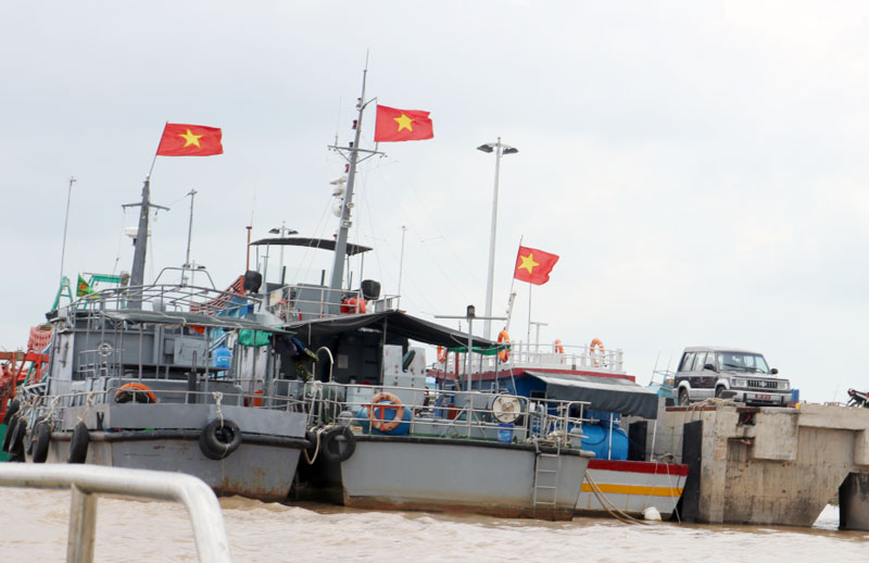 Các huyện, ngành khẩn trương ứng phó bão số 9 Các tàu thuyền đánh bắt trên địa bàn Ba Tri đã cập bến. Ảnh: P. Hân