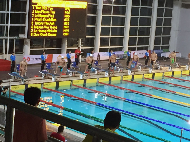 Các vận động viên môn Bơi lội đang thi đấu tại Đại hội. Ảnh: Cô Toa