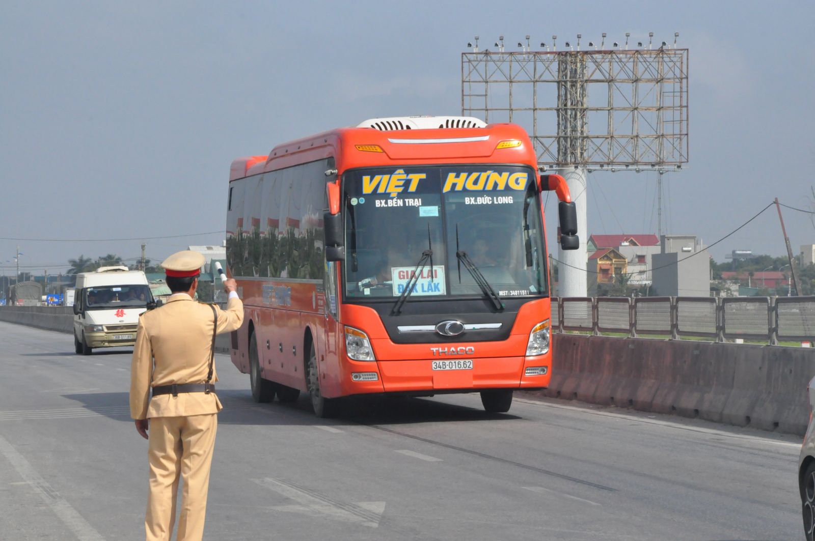 LLCS Giao thông ăng cường tuần tra kiểm soát, xử lý nghiêm các hành vi vi phạm pháp luật về trật tự, an toàn giao thông. Ảnh: Quang Nhật