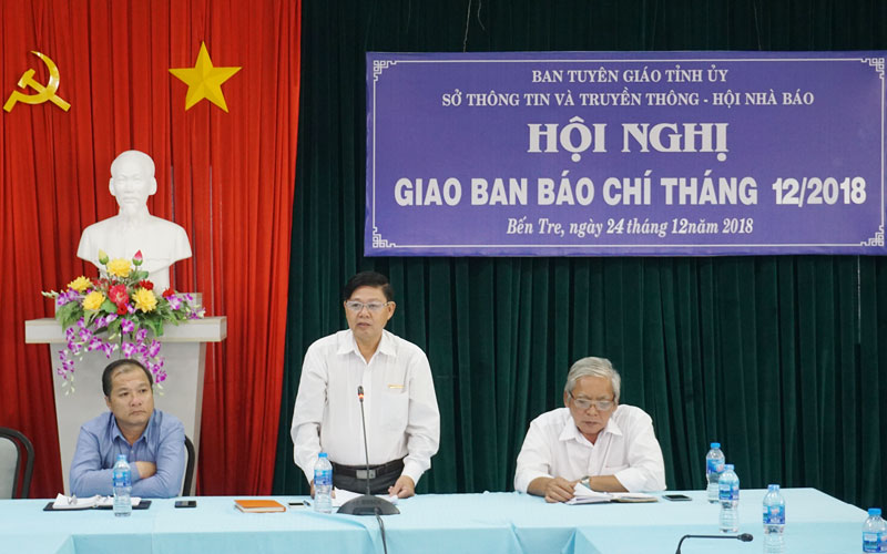 Phó trưởng Ban Tuyên giáo Tỉnh ủy Nguyễn Hữu Thọ phát biểu tại hội nghị. Ảnh: Q. Hùng