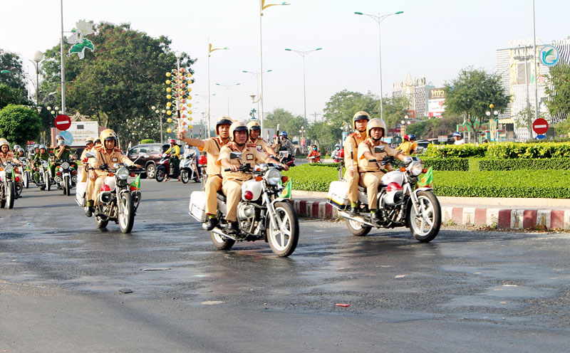 Cán bộ, chiến sĩ Công an tỉnh ra quân cao điểm tấn công trấn áp tội phạm dịp lễ, Tết 2019. Ảnh: P.V